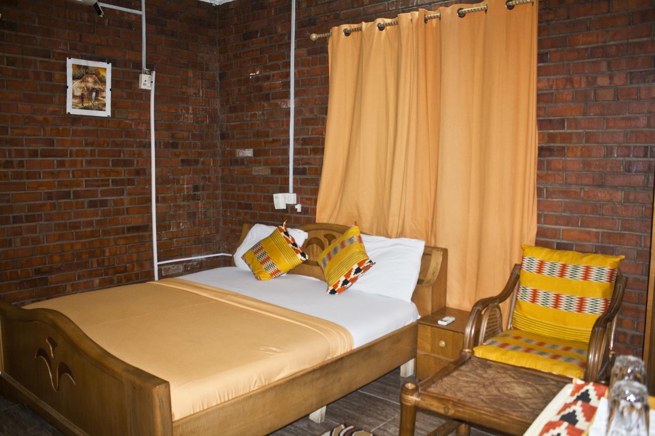 Joy Family Lodge Amasaman Ngoại thất bức ảnh