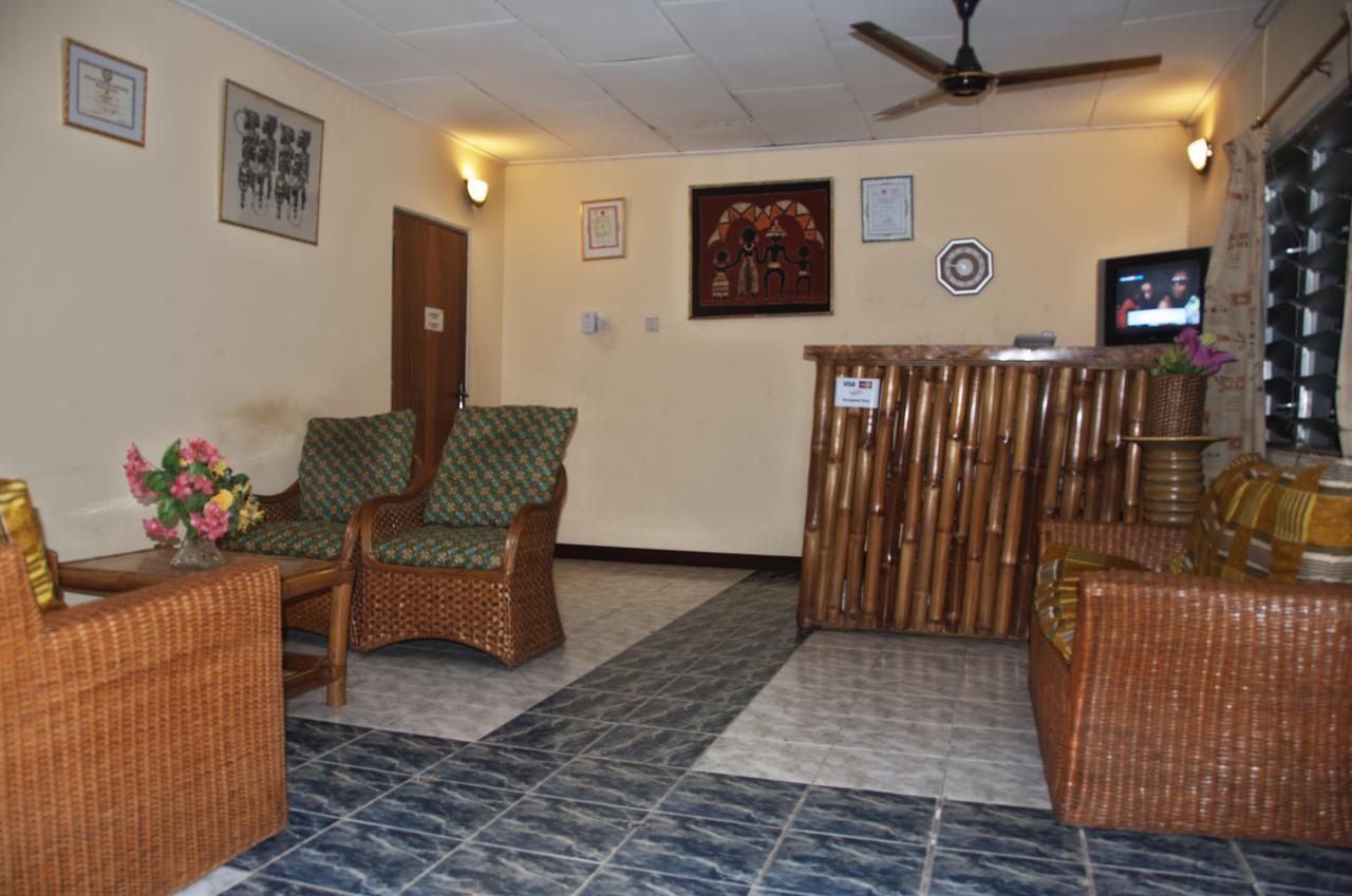 Joy Family Lodge Amasaman Ngoại thất bức ảnh