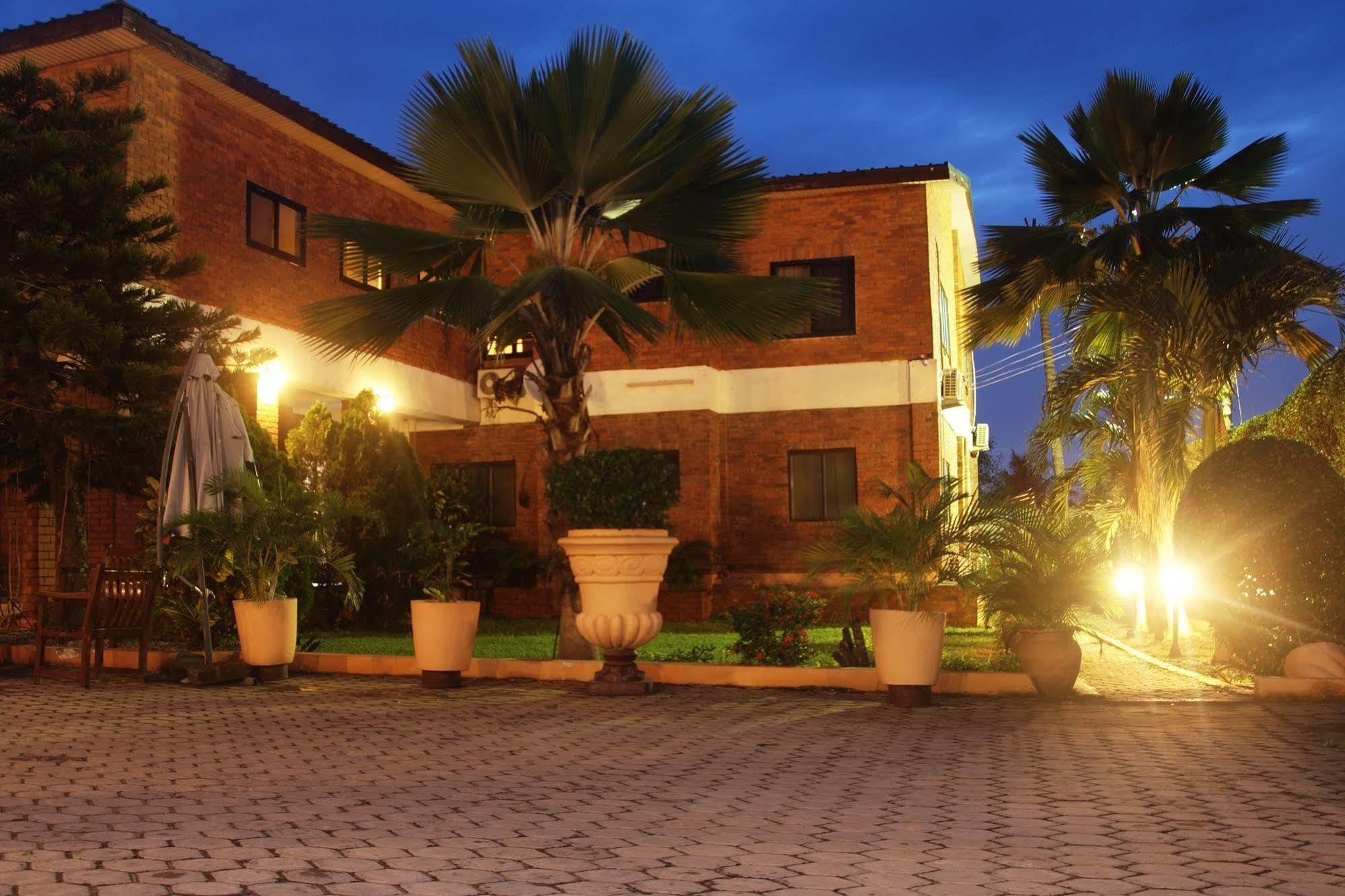 Joy Family Lodge Amasaman Ngoại thất bức ảnh