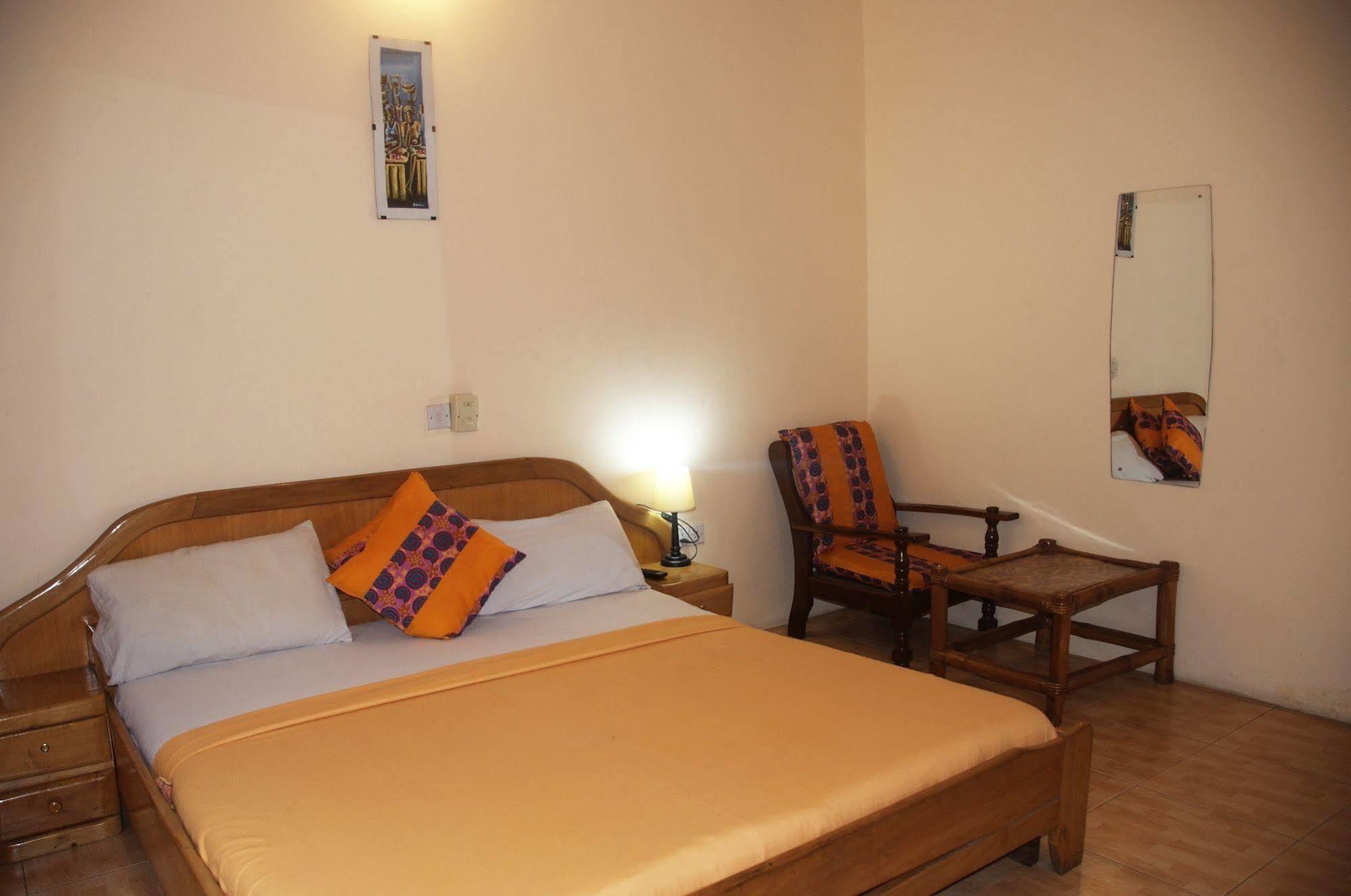 Joy Family Lodge Amasaman Ngoại thất bức ảnh