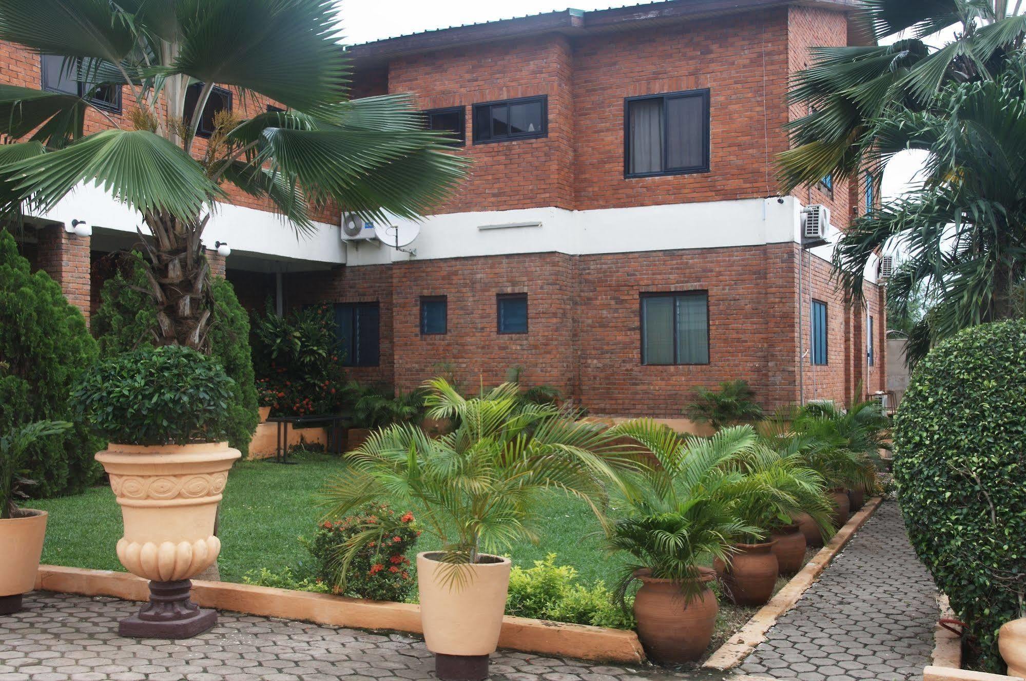 Joy Family Lodge Amasaman Ngoại thất bức ảnh