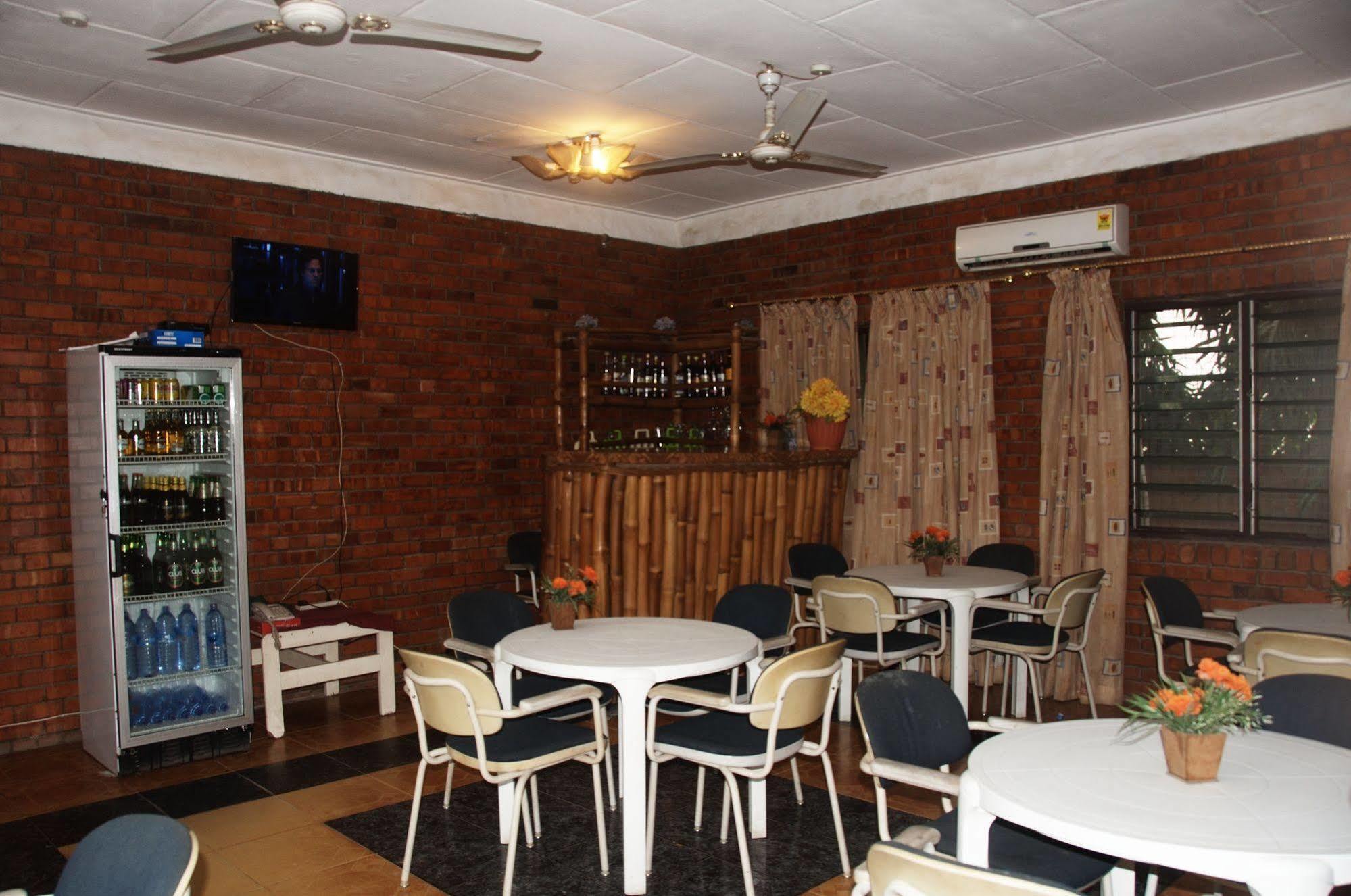 Joy Family Lodge Amasaman Ngoại thất bức ảnh
